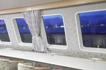 Cahaya Kagoshima memasuki jendela depan