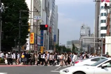 <p>15. Aother view of this busy intersection</p>