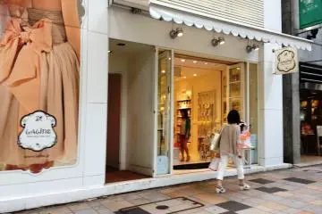 <p>17. There are more fashion boutiques once you cross the Jingu intersection</p>