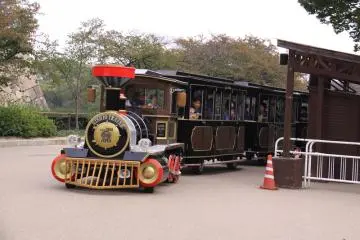 Tram that goes from Sakuramon to Otemon Gates. Only 200yen for adults and 100 yen for children up to primary schoolers.