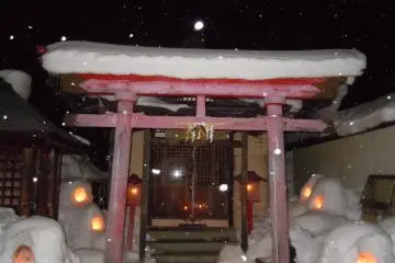 <p>Kamakura built all around a shrine.</p>