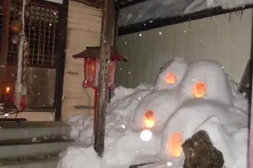 <p>Another set of Kamakura built by a shrine.</p>