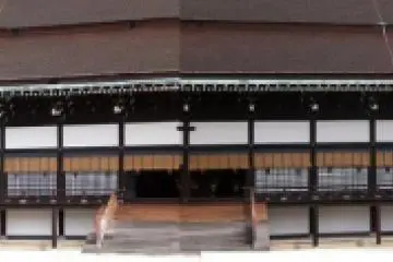 <p>พระที่นั่งชิชินเด็น[Shishinden]</p>