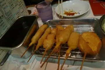 <p>คูชิคัทซึไม้ทอด</p>