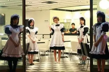 <p>ร้าน Maid Cafe ที่เปิดให้บริการ ทั้งสองฝั่งของถนนซาไกสุจิ (Sakai-Suji)</p>