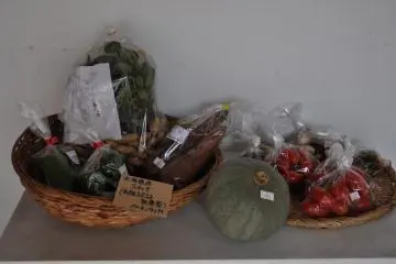 <p>More organic veg for sale</p>