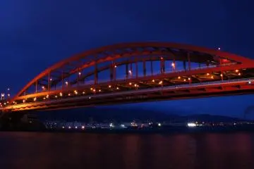 <p>สะพานโกเบยามสนธยา</p>