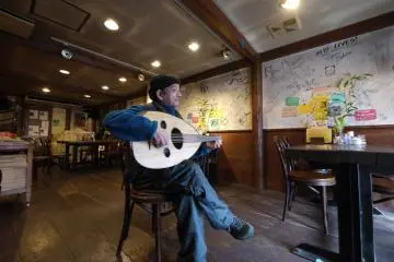 <p>Music-loving owner</p>