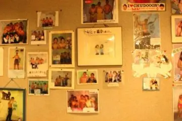 <p>ภาพชาวญี่ปุ่นและชาวต่างชาติมาท้าประลองความเย็น บางคนก็ไม่ใส่เสื้อผ้าอะไรเลย (ภาพอาจจะเบลอหน่อย เพราะไอซ์ความเย็นจับเลนส์อยู่)</p>