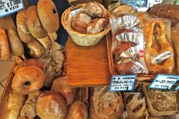 <p>Fresh bread gallore to go</p>