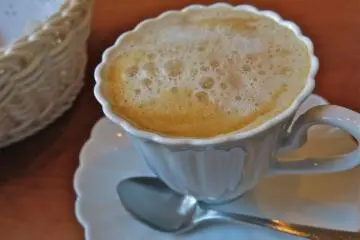 <p>Hot, Royal milk tea. Yes, please!</p>
