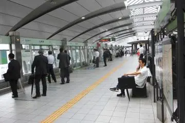 <p>บริเวณสถานีรอรถไฟ</p>