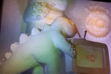 <p>หิมะสลักรูปไดโนเสาร์เอาใจคุณหนูๆ</p>