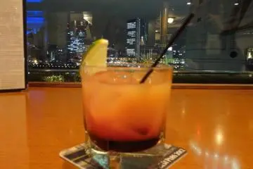 As we sipped tasty cocktails and munched on olives, pizza and spicy tandori chicken, we were reminded once again about how nice it is to live in Yokohama.