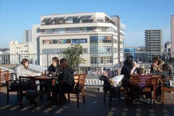 <p>Keep an eye on the competition: the terrace overlooks neighboring shopping center Shonan Luz.</p>