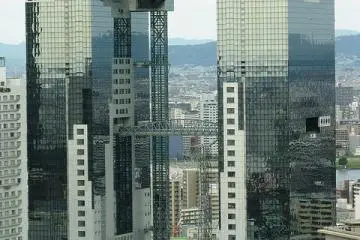 Umeda Sky Building standing tall in the center of Osaka. (Photo: Umeda Sky Building, Osaka – <a href="https://www.flickr.com/photos/23774191@N03/2894954812/" target="_blank" rel="noreferrer noopener nofollow">Rich Misner</a> / <a href="https://creativecommons.org/licenses/by-nd/2.0/" target="_blank" rel="noreferrer noopener nofollow">CC BY-ND 2.0</a>)