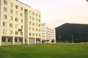 Photo: IUJ Student Dorms – <a href="https://commons.wikimedia.org/wiki/File:IUJ_Student_Dorms.jpg" target="_blank" rel="noreferrer noopener nofollow">Wsj</a> / Public Domain