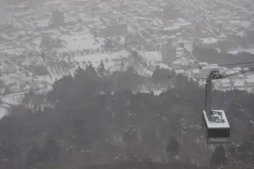 <p>กระเช้า Ropeway ที่ใช้เดินทางขึ้นมาบนยอดเขา Mt.Hakodate</p>