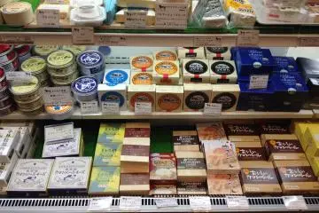 เดินช้อปปิ้งตลาดในสนามบินชินชิโตเสะ