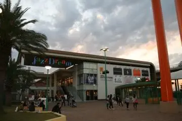 Welcome to central Japan's biggest outlet mall, Jazz Dream Nagashima!