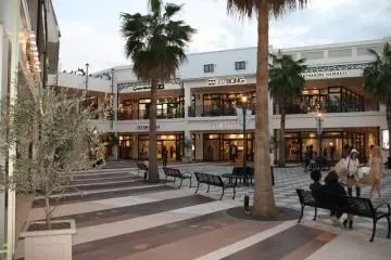 Over 240 speciality and fashion shops line the wide walkways and plazas.