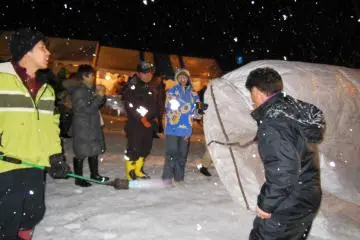 <p>Flamethrower inflating the paper balloon.</p>