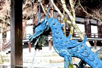 <p>Dragon at a purification font</p>