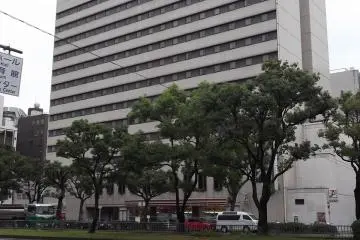 <p>Gambar dari luar hotel, pada hari suram saat saya datang.</p>
