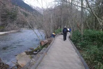 <p>เส้นทางเดินจาก Taisho Pond ไปสะพาน Tashiro</p>