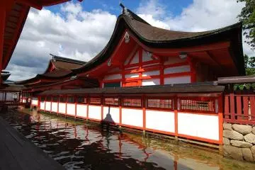 Itsukushima Honden Haiden